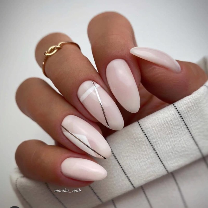 Маникюртв светлых тонах