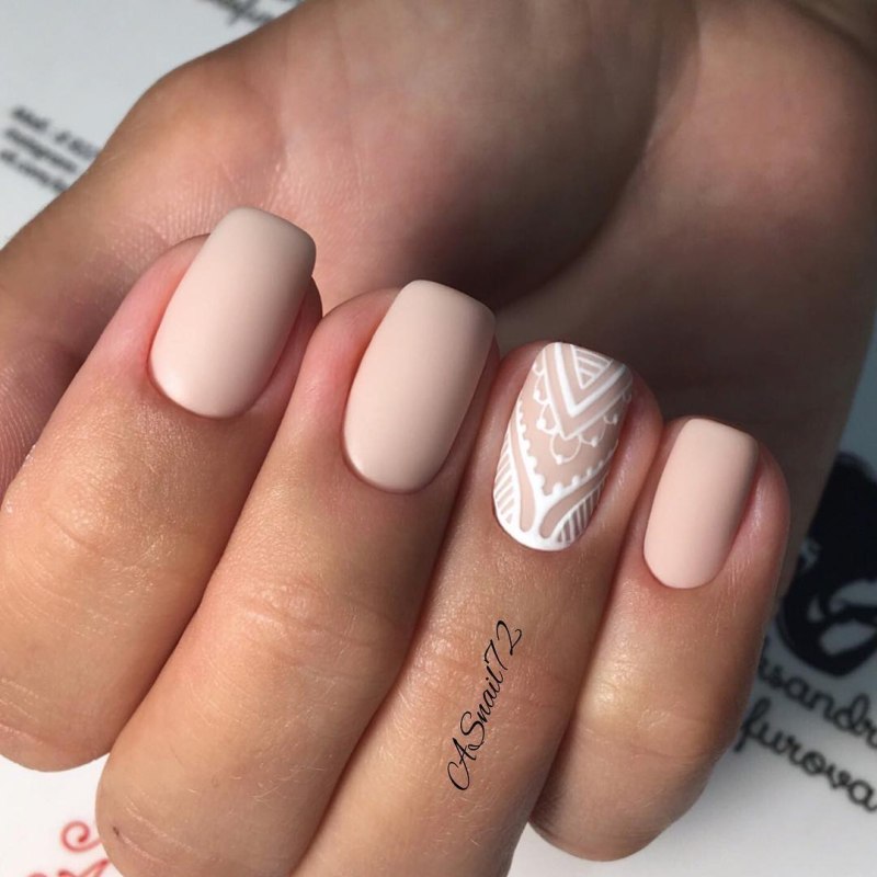 Матовые ногти светлые