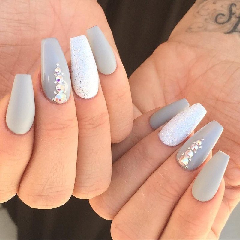 Белый матовый маникюр на длинные ногти