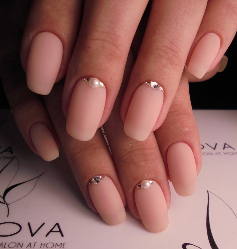 Ногти светлые тона