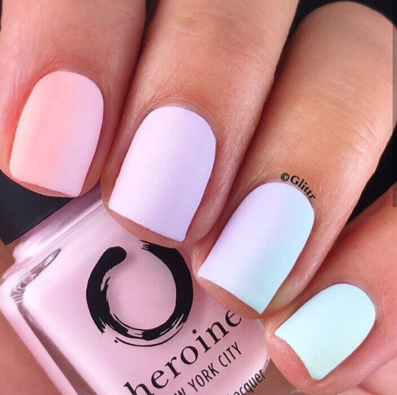 Светлый матовый маникюр