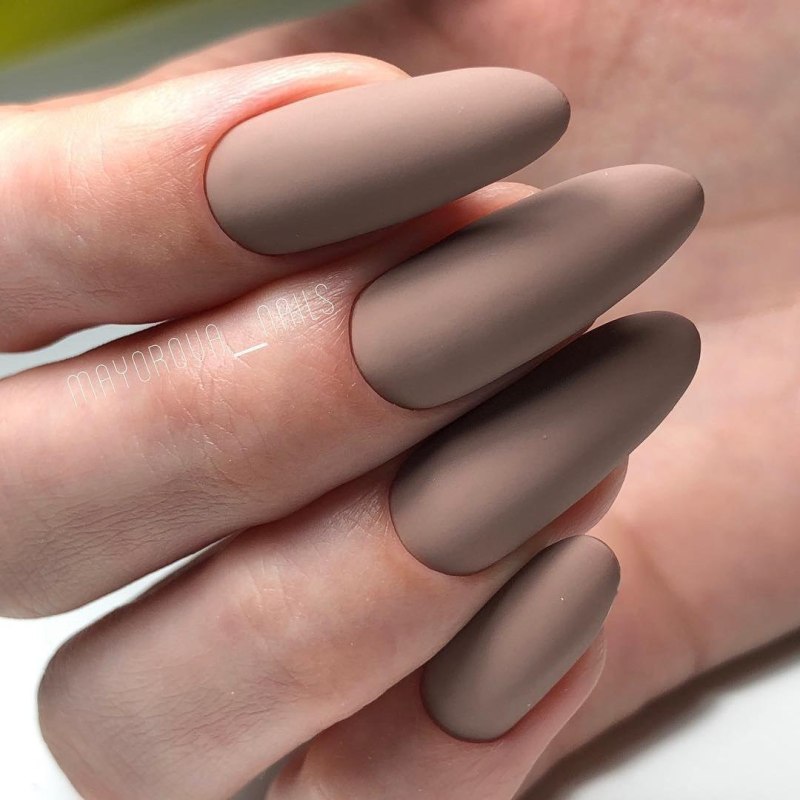 Нюдовый маникюр 2021 миндаль матовый