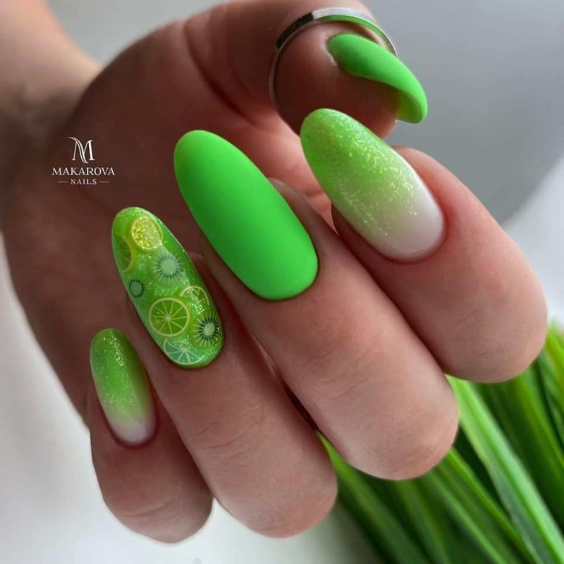 Длинные зеленые ногти