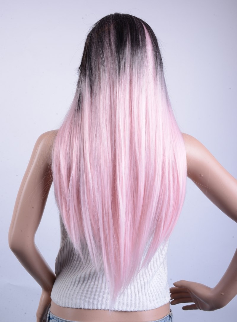 Пепельный с розовыми прядями