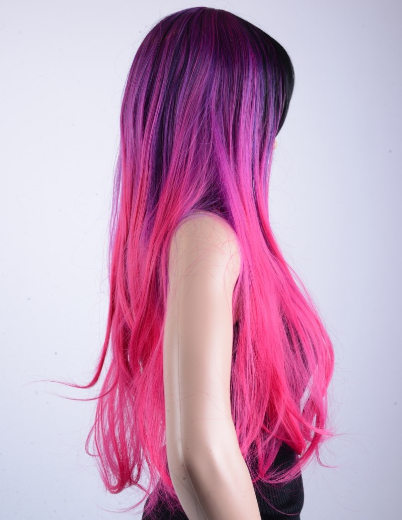 Блонд с розовыми прядями