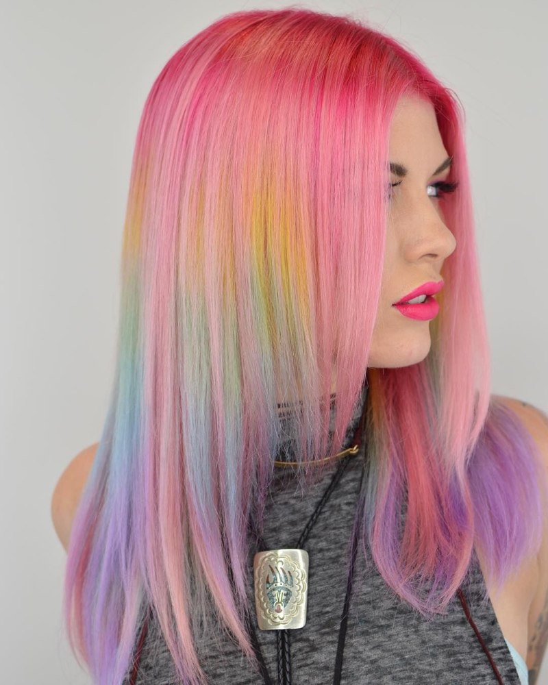 Покрасить пряди в розовый