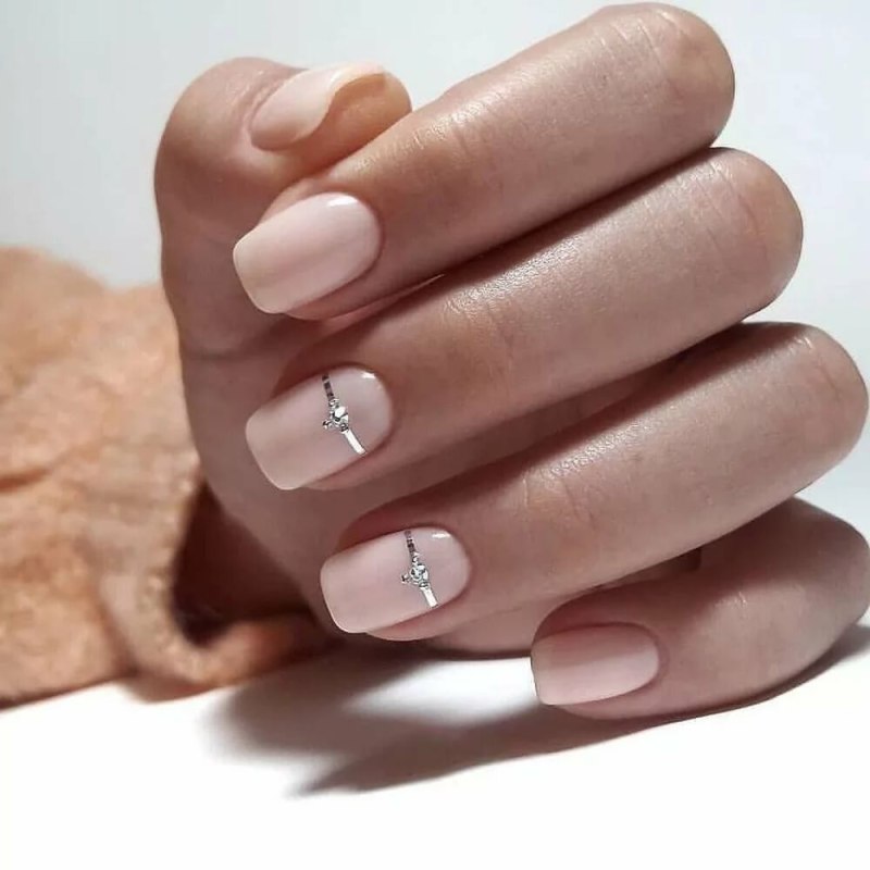 Белый маникюр