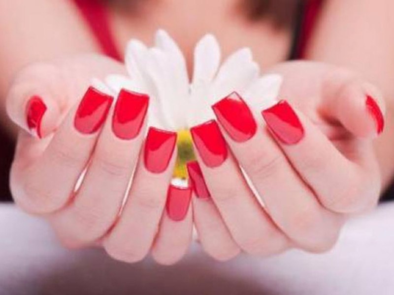 Красивый маникюр а темном фоне