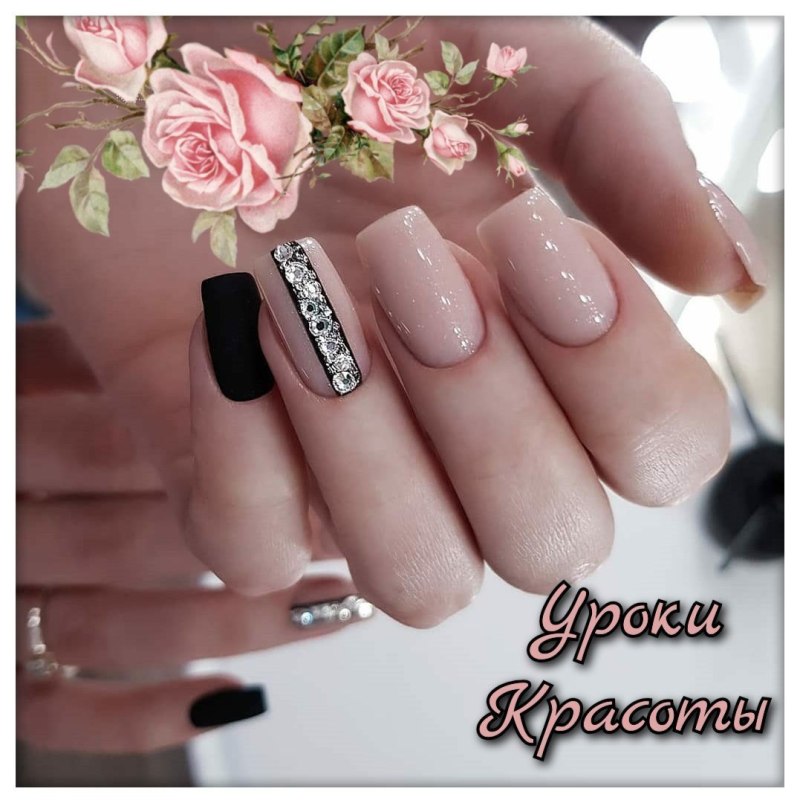 Камуфляжный маникюр со стразами