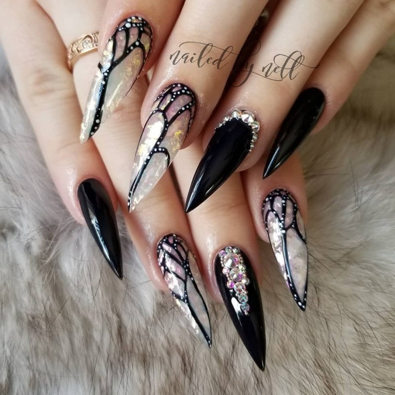 Длинные черные стилеты