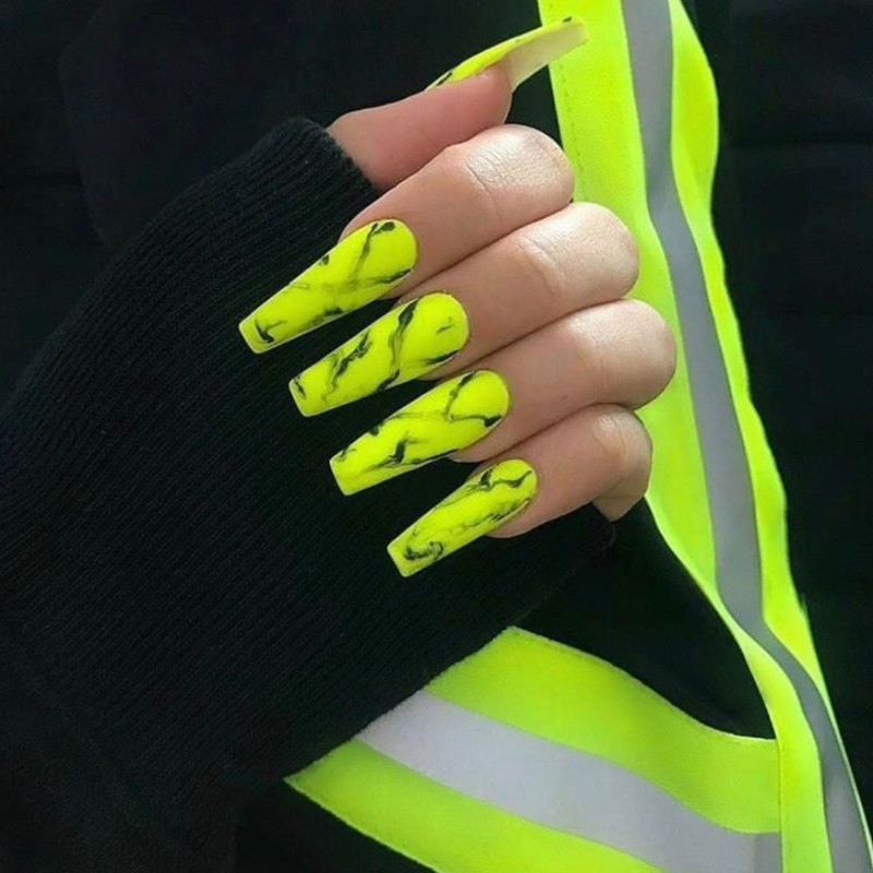 Длинные зеленые ногти