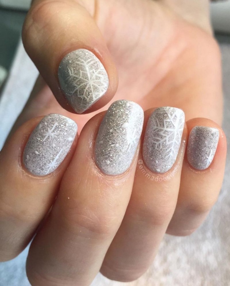 Короткие белые ногти зимние