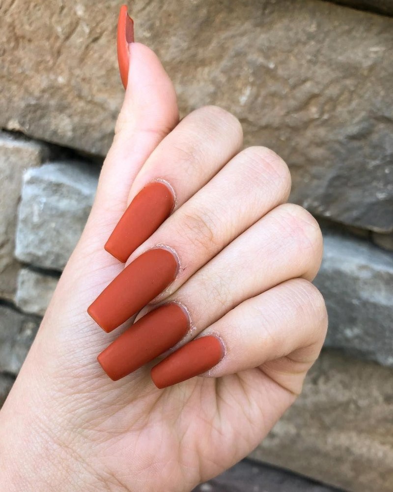 Лак Essie коричневый