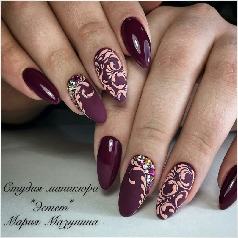 Вензеля на ногтях
