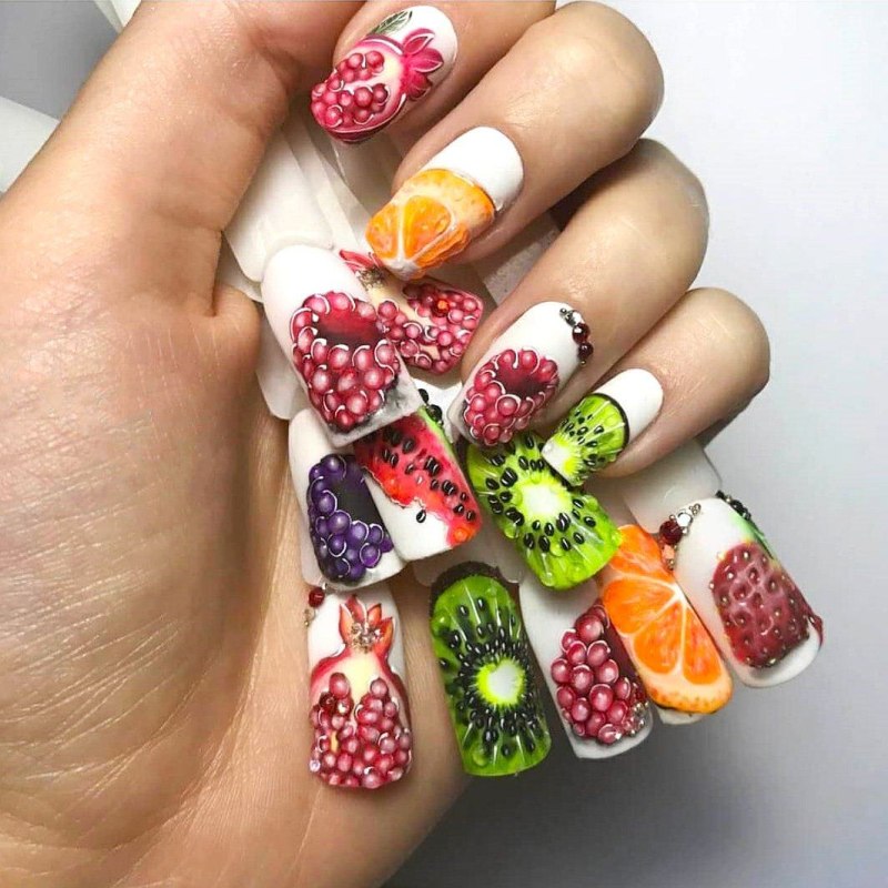 Маникюр с фруктами