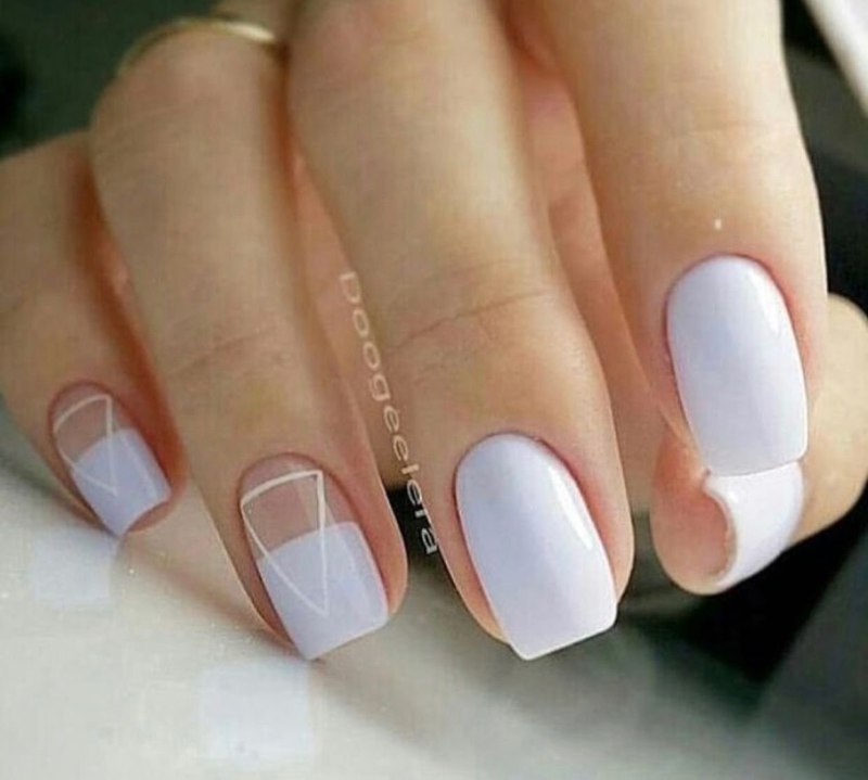 Белый маникюр с дизайном