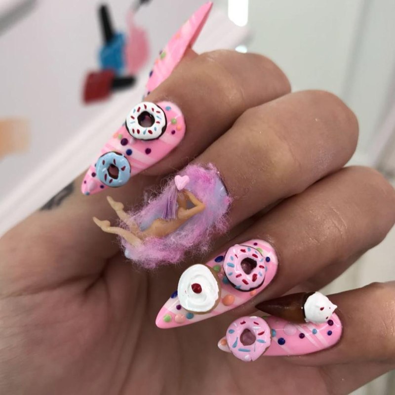 Маникюр с BTS И bt21