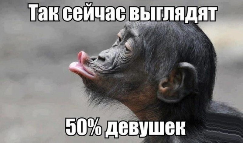 Парень красит ногти девушке