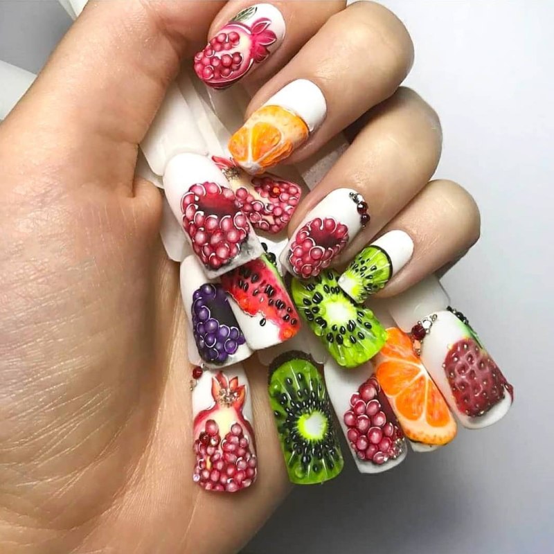 Маникюр на короткие ногти ягоды
