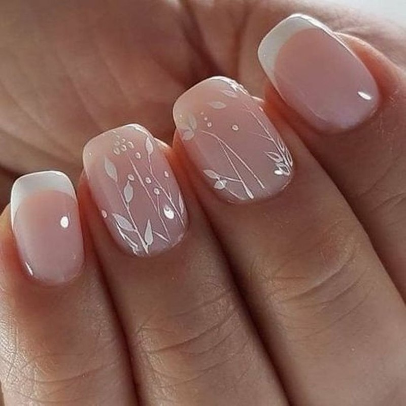Маникюр на короткие ногти нежные однотонные