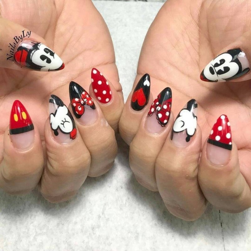 Маникюр Микки Маус