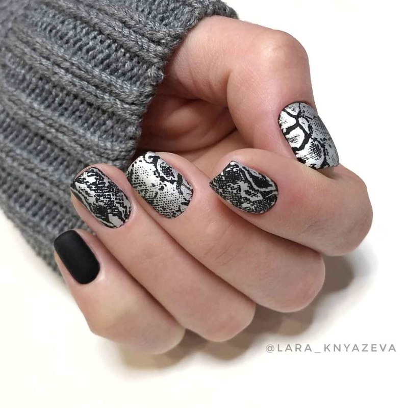 Ногти с драконом