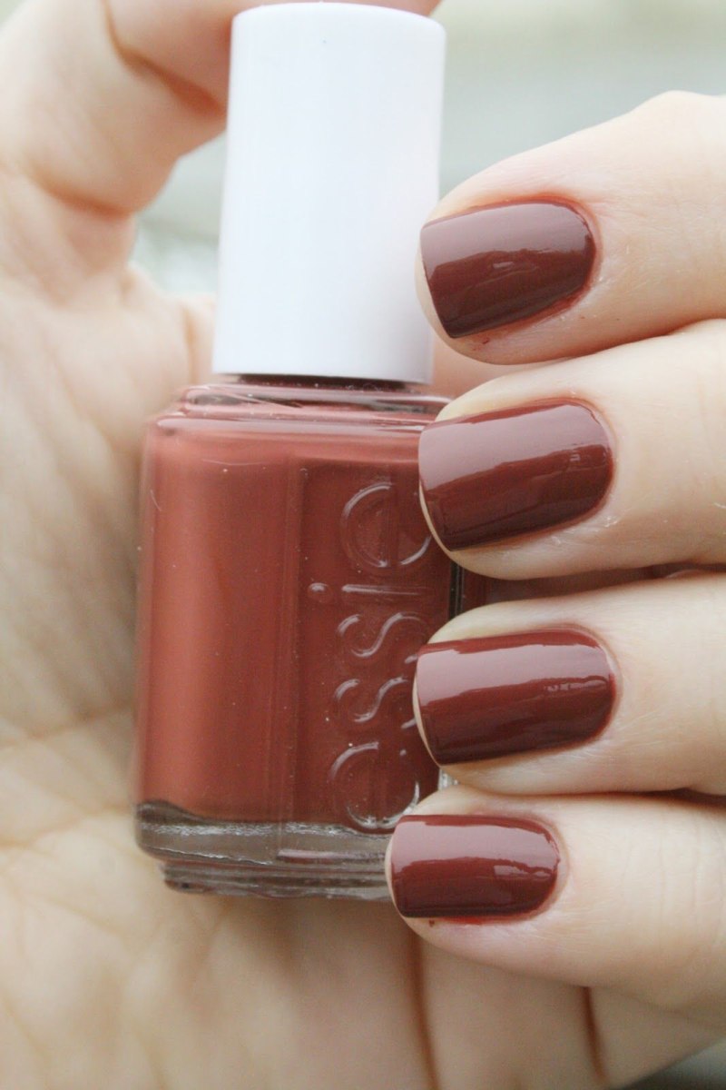 Лак Essie коричневый