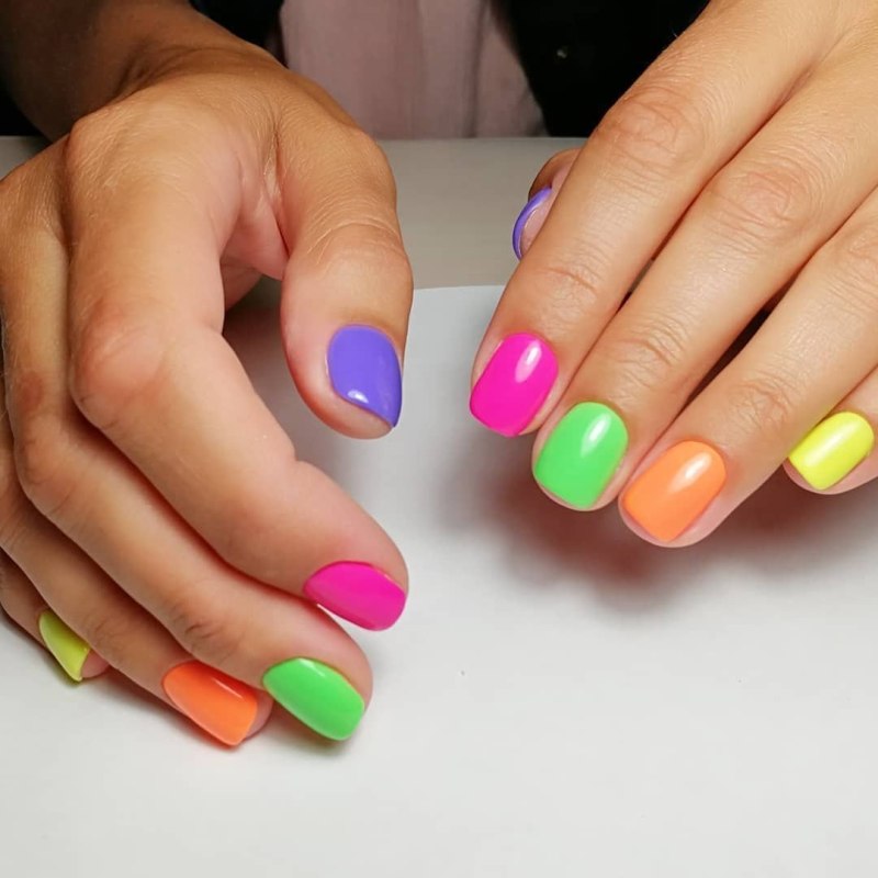 Сиренеао жрлтый маникюо