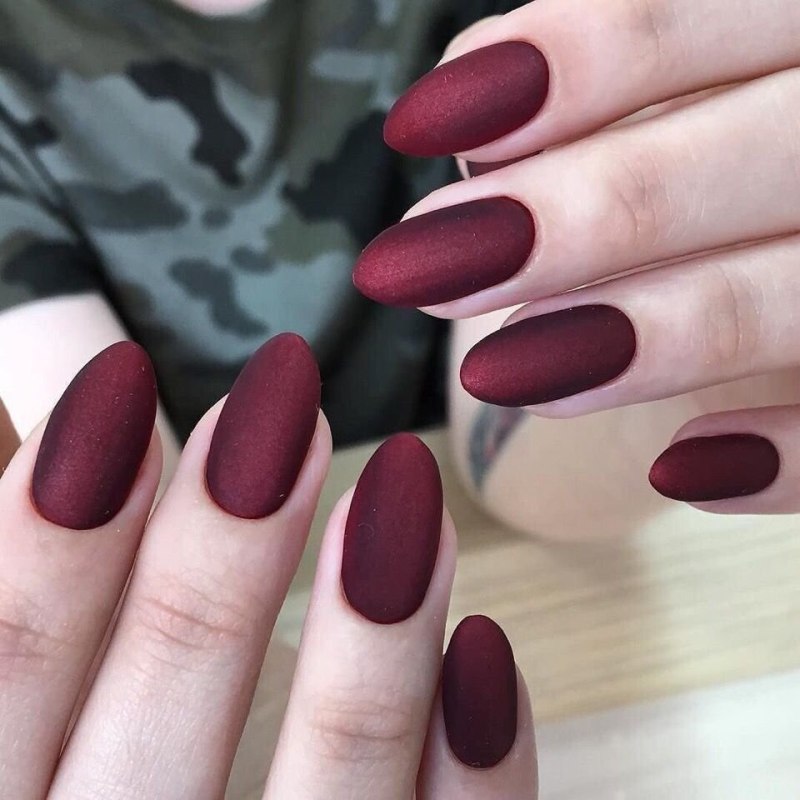 Ногти миндаль марсала