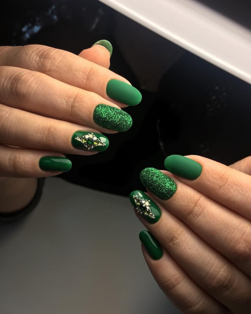 Essie зеленый лак