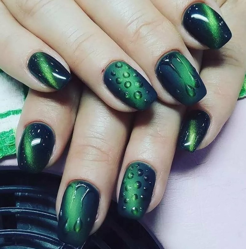 Зелёный маникюр на короткие ногти