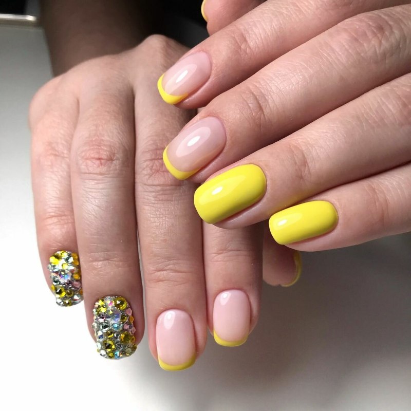 Essie лак желтый