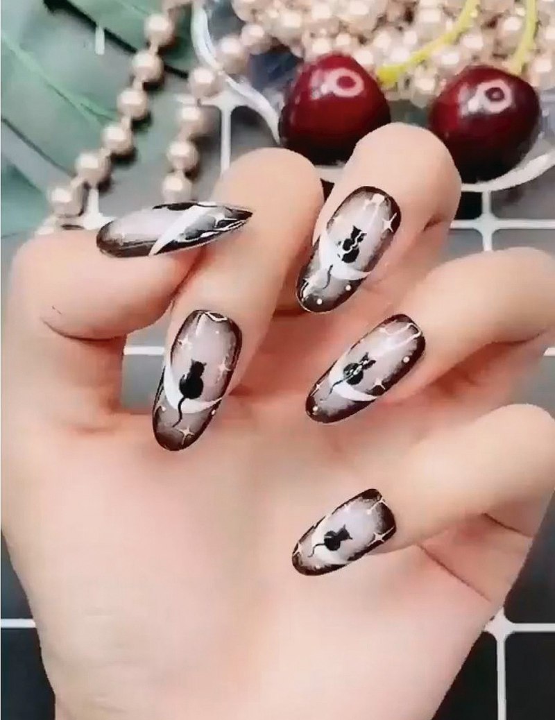 Маникюр кошачий глаз серебристый