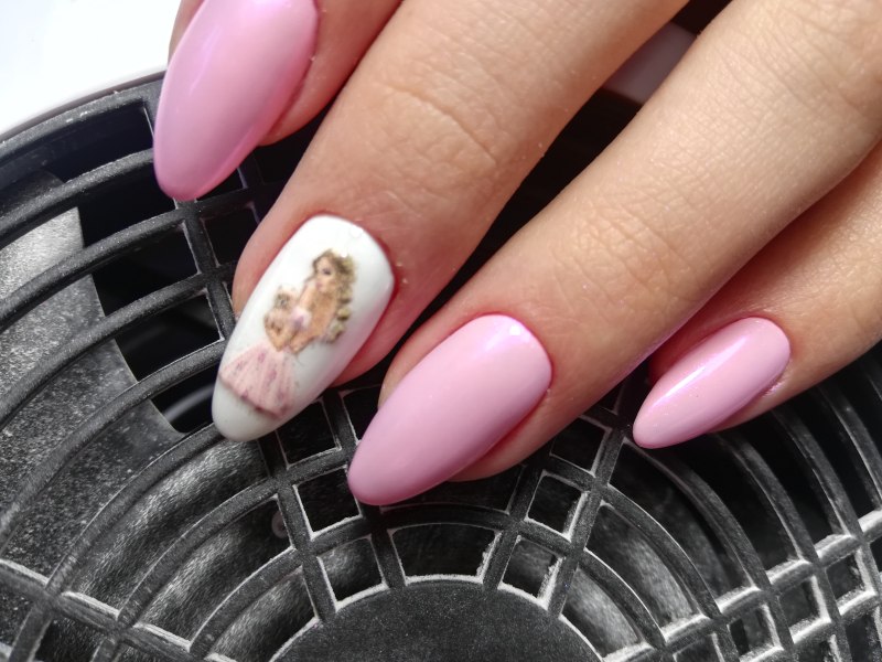 Серебряная кошка маникюр