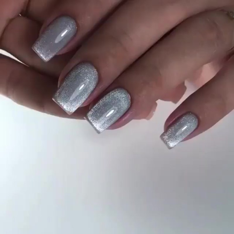 Маникюр кошка серебро