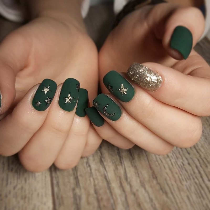 Зеленые ногти короткие
