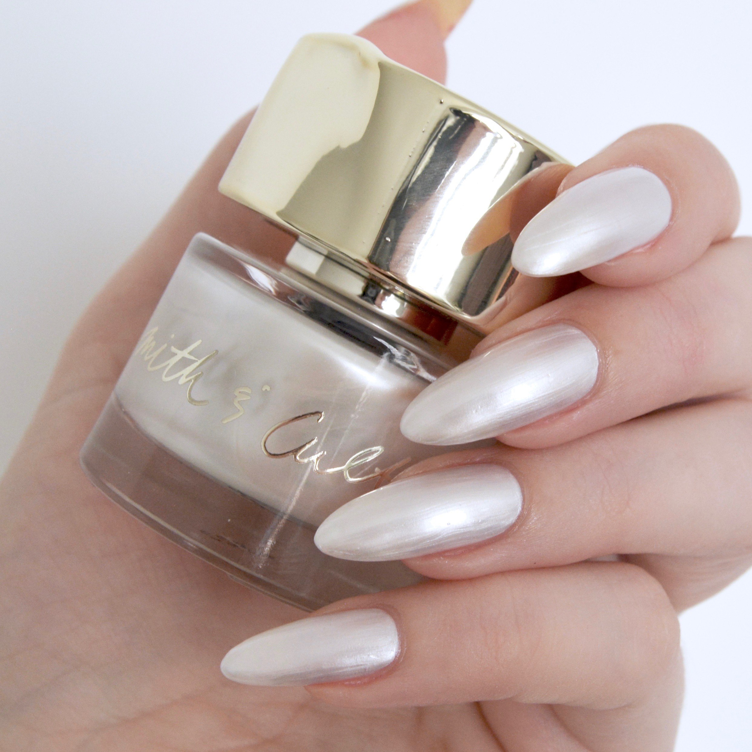 Лак слоновой кости. Smith and Cult лаки. Smith & Cult лак для ногтей Nail Polish. Лак Smith and Cult Ghost. Лак цвет слоновой кости.