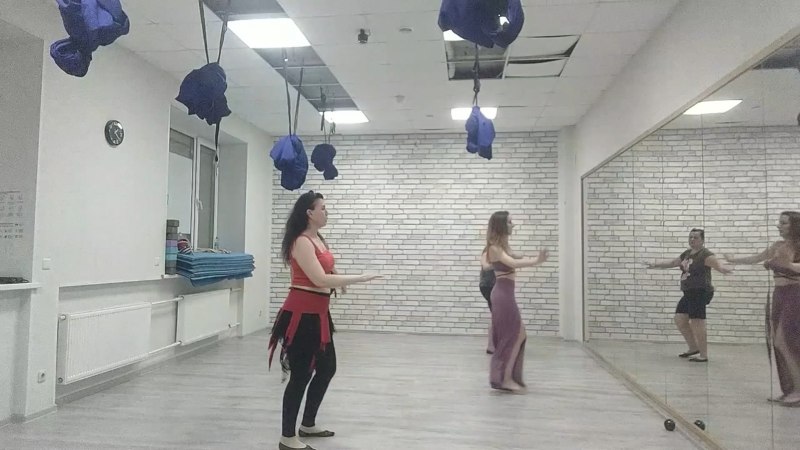 Танец с белой тканью