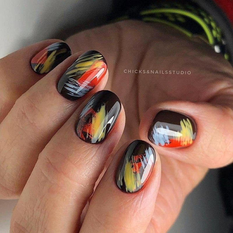 Маникюр с мазками краски