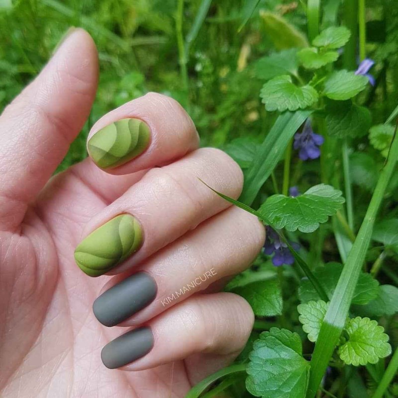 Фисташковый маникюр миндаль