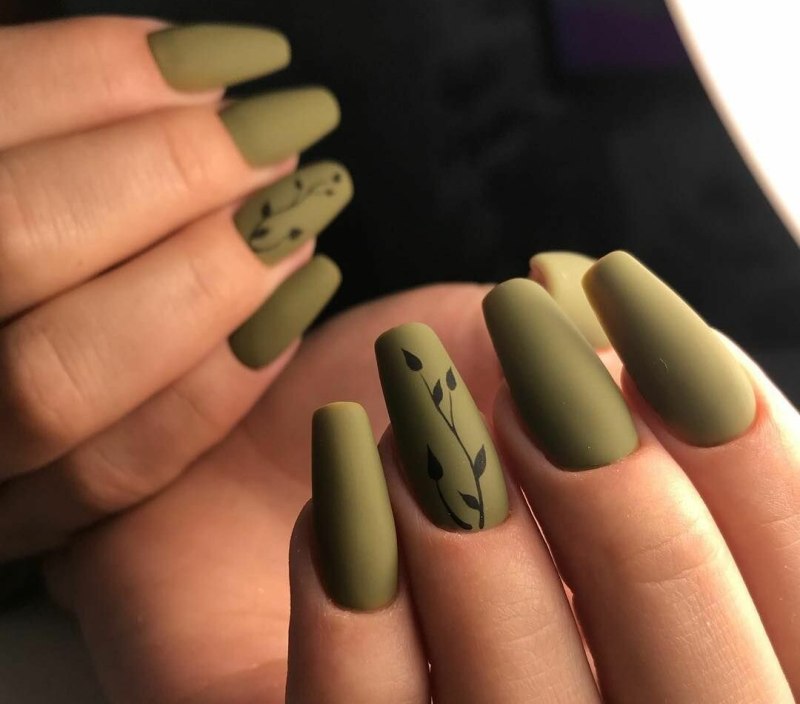 Маникюр хаки матовый