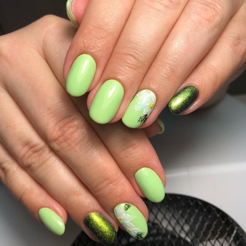 Лак для ногтей Essie зеленый