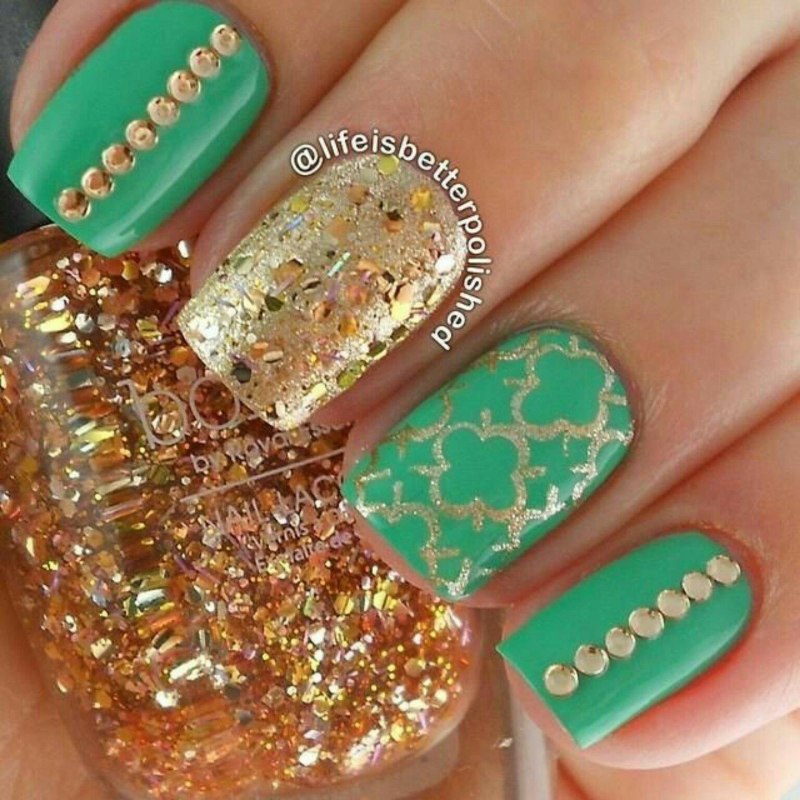 Маникюр зелёный с фольной