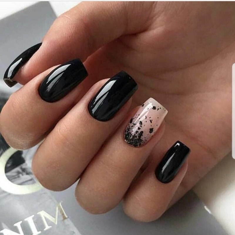 Ногти средней длины черные