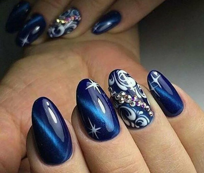 Маникюр кошачий глаз с блестками