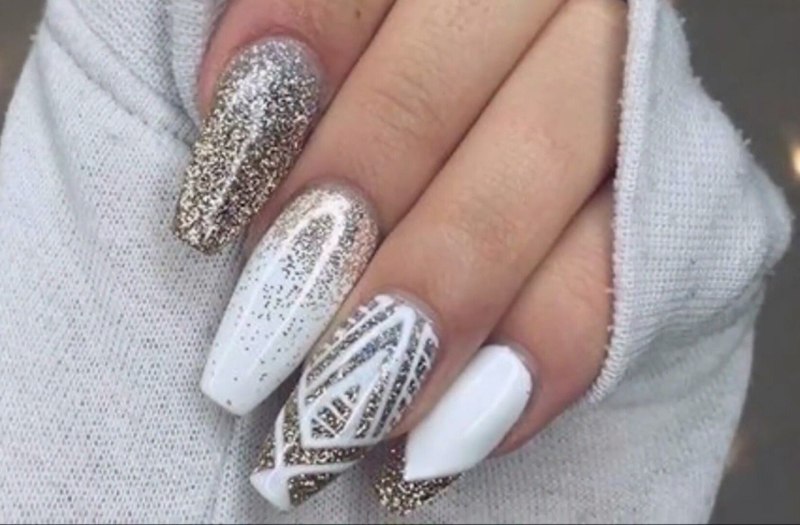 Ногти белые с серебром