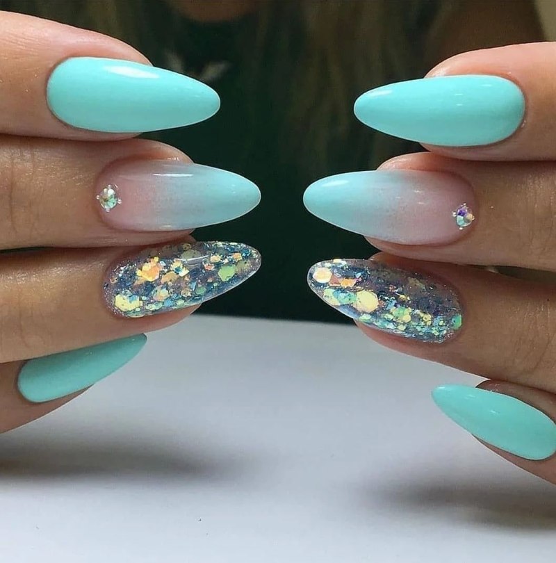 Шеллак с золотыми полосками