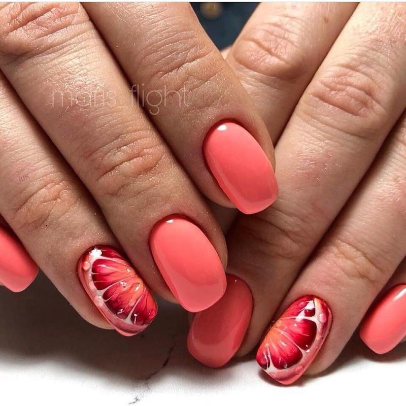 Розово коралловый маникюр