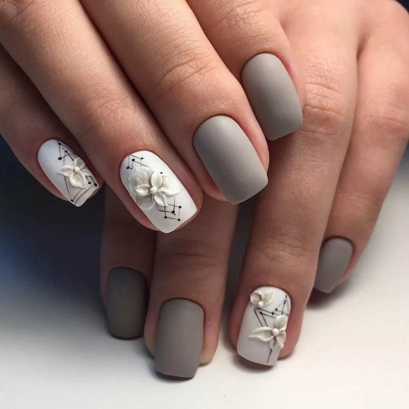 Серый маникюр на короткие ногти