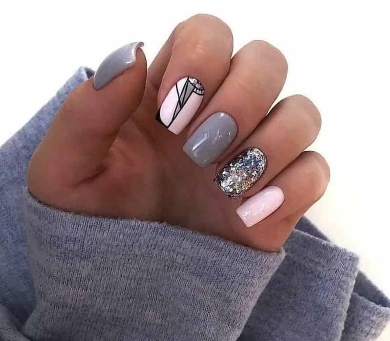 Модный маникюр на короткие ногти